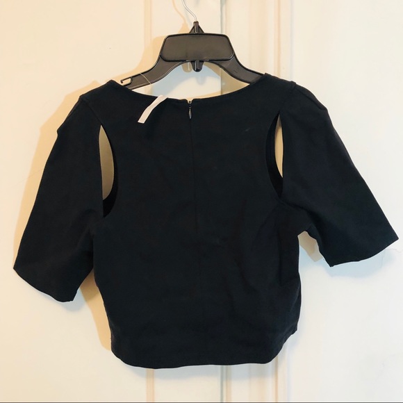 🆕 Fabletics crop athletic top / t-shirt - Picture 3 of 4